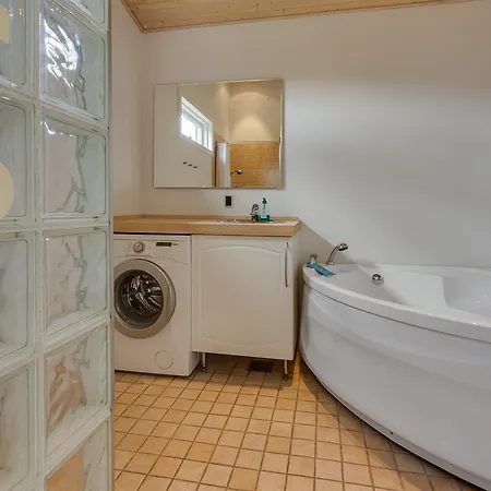 펜션 Three-bedroom Holiday In Hals