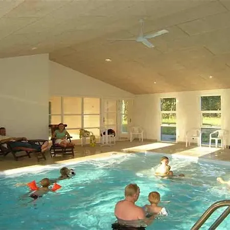 Three-bedroom Holiday In 펜션 *